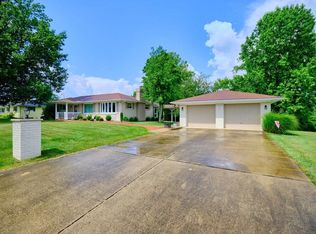 545 Krestview Dr, Grayson, KY 41143