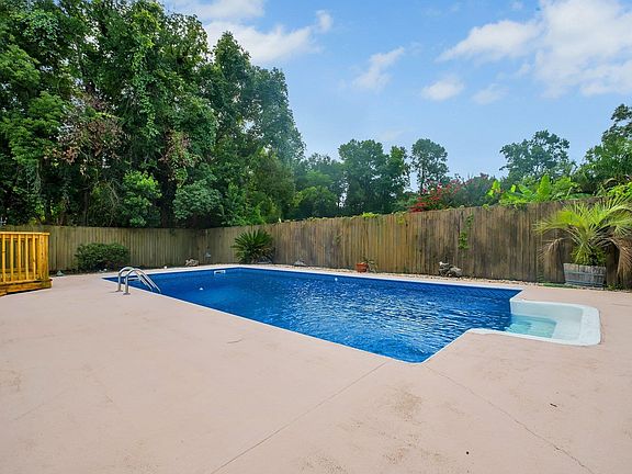 4th image of 1561 Goodwood Dr