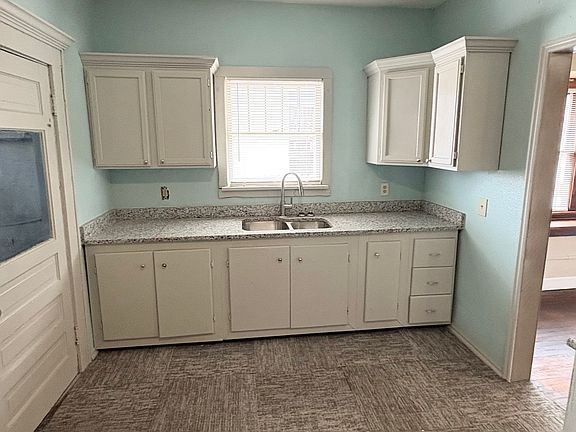 5th image of 1621 N McKinley Ave