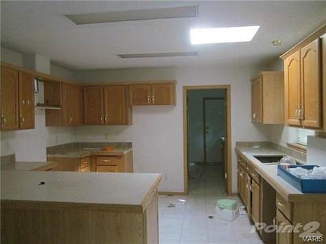 3rd image of 615 E College St