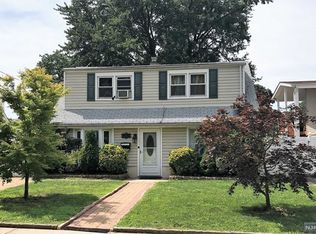 31 Lakeview Ave, Rochelle Park, NJ 07662