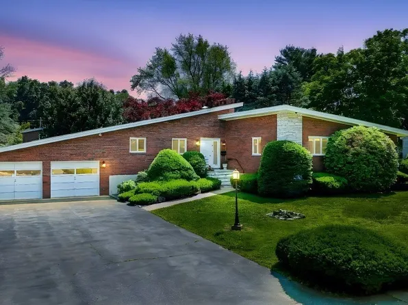 9 Seneca Dr, Danvers, MA 01923