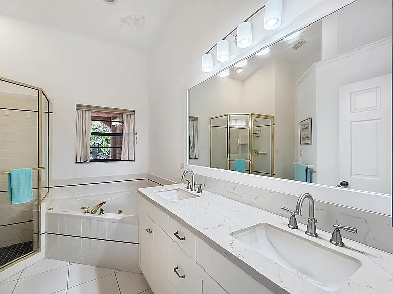 522 Coakley Bay Est #EB — Photo 24