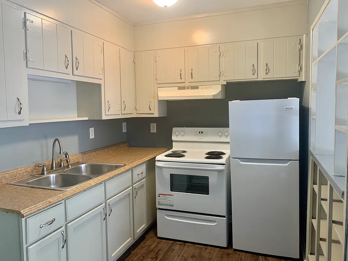 Kitchen - 117 56th St S #18