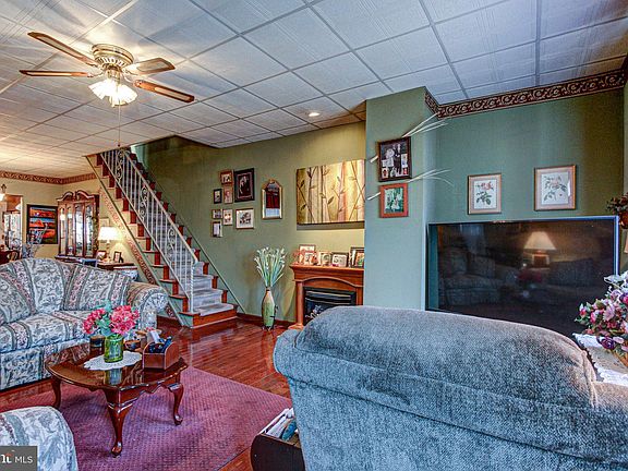 4th image of 2502 E Allegheny Ave