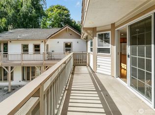 18901 61st Ave NE, Kenmore, WA 98028