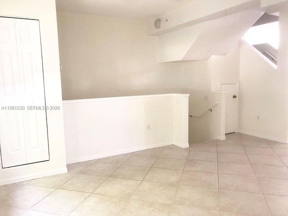 5th image of 2991 NE 185th St APT 1702