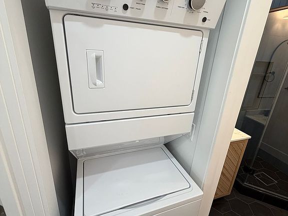 3rd image of 4913-4915 Cahuenga Blvd #4913-3/4