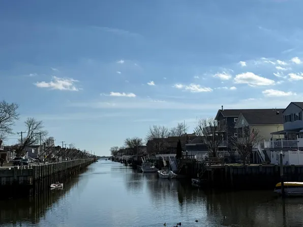 (undisclosed Address), East Rockaway, NY 11518