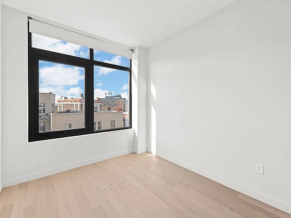 4th image of 27-19 Thomson Ave #5C