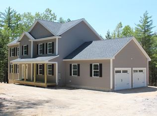 697 Candia Rd, Chester, NH 03036