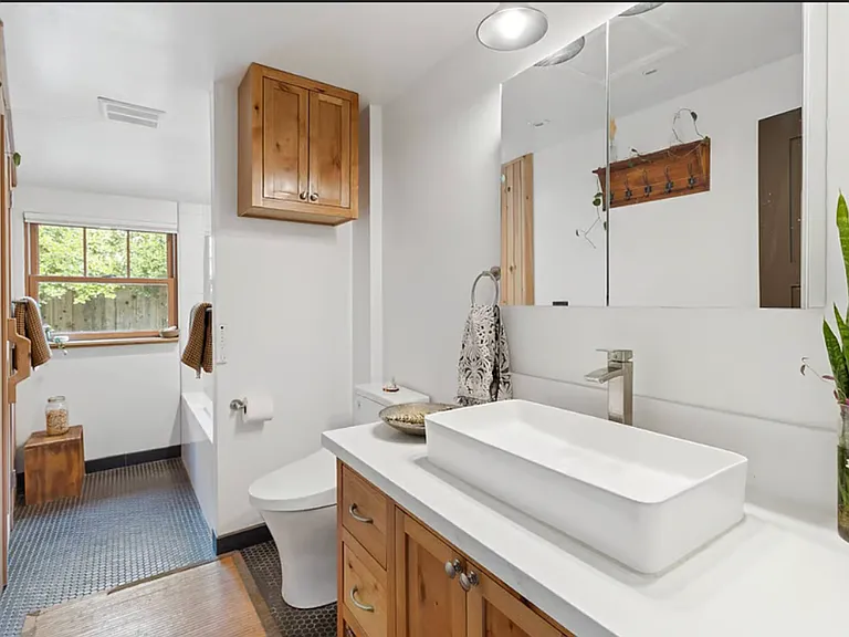 414 Spring St — Photo 4