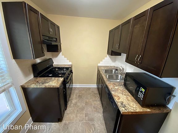 3rd image of 469 Crescent St NE #467