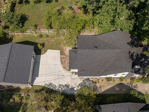 2nd image of 2613 Beechwood St