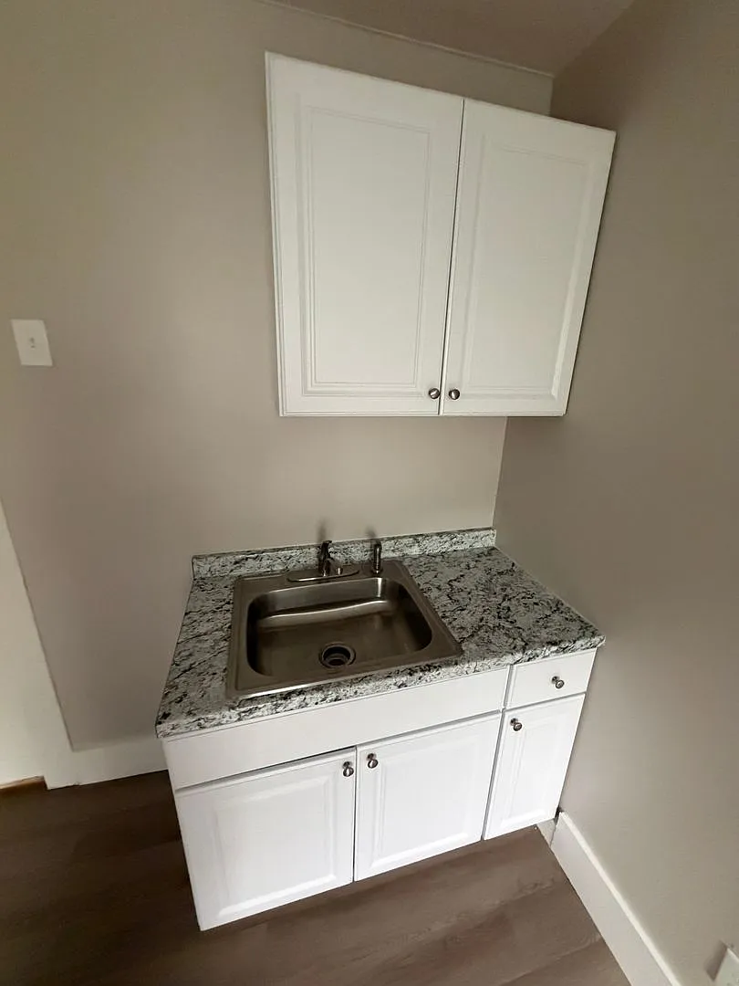 Studio Apartment for Rent Utilities Included! — Photo 4