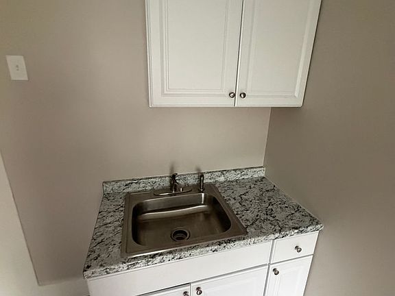 4th image of 426 Fletcher St