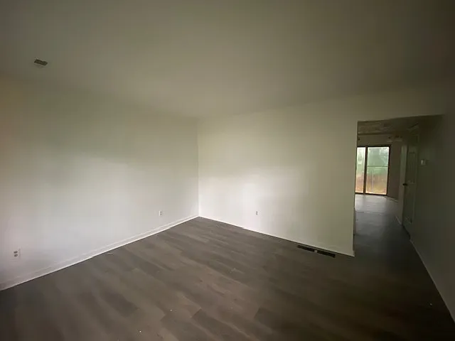 503 Elm Ct — Photo 2