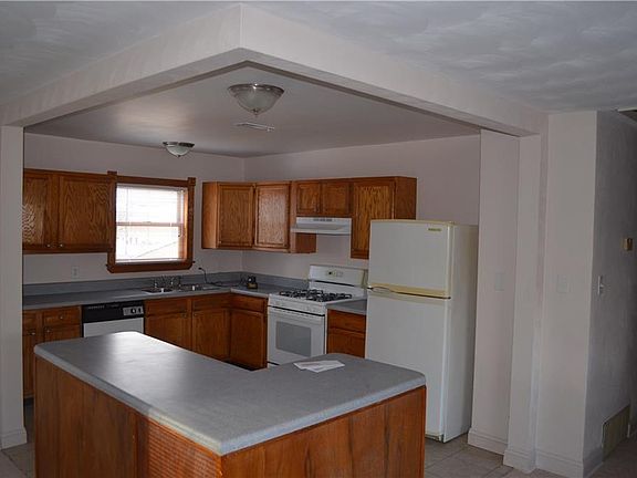 5th image of 319 Hannibal St