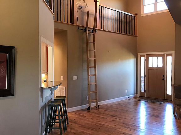 5th image of 22 Greenway Dr