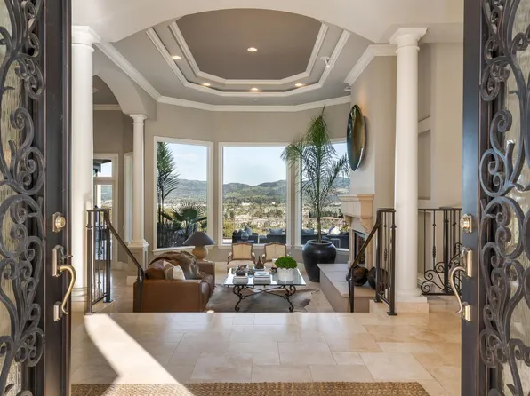 10 Canterbury Drive, Napa, CA 94558