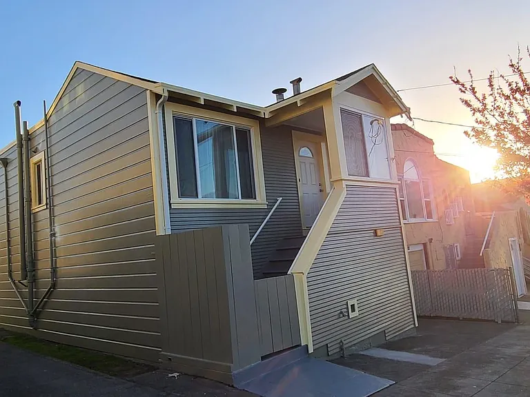 155 Vista Grande Ave — Photo 3