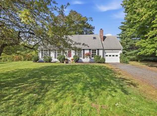 15 Surrey Ln, Amherst, MA 01002