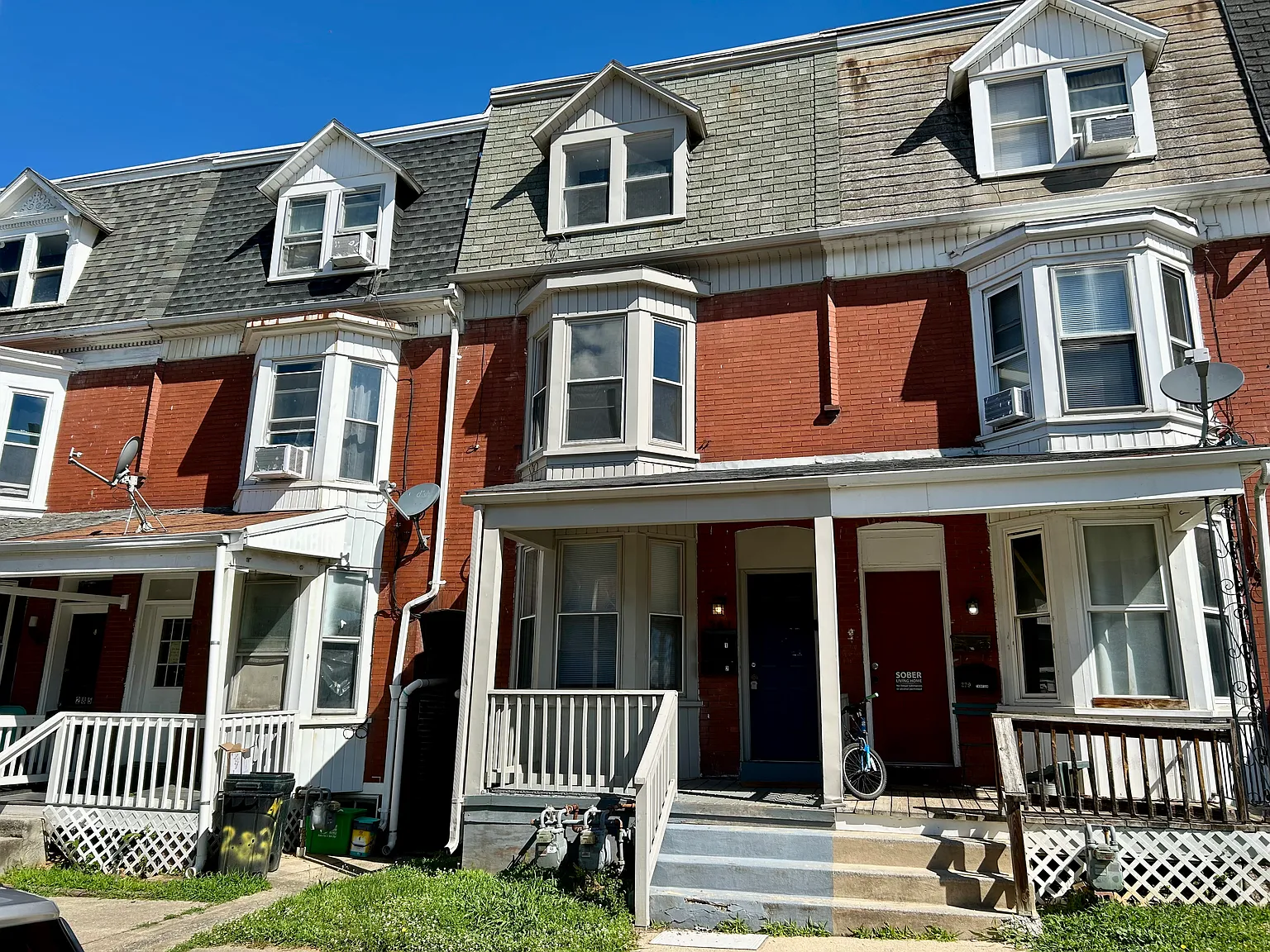 3 bed, $995 — Photo 1