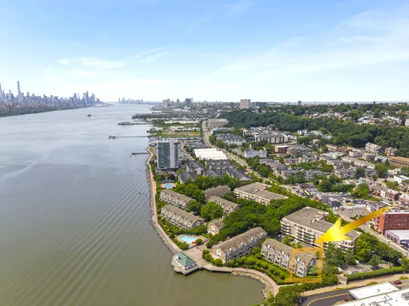 6 Grand Cove Way #6, Edgewater, NJ 07020