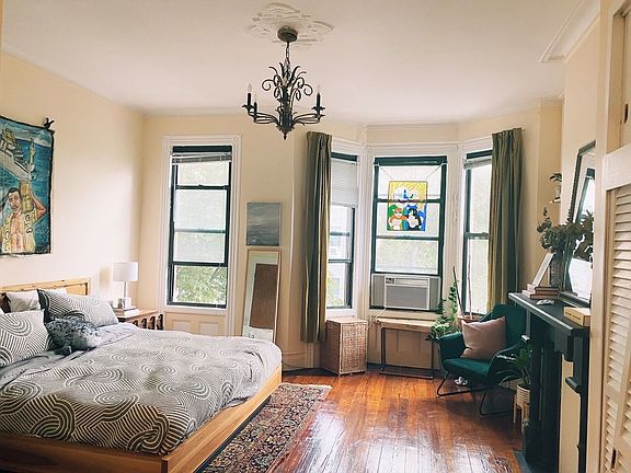 5th image of 633 Leonard St #2