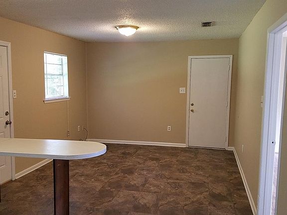 4th image of 606 Temple Dr