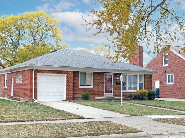 22130 Mauer St, Saint Clair Shores, MI 48080