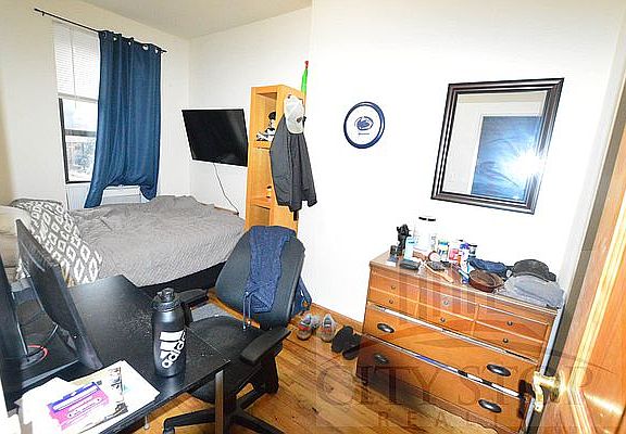 5th image of 55 W 74th St APT 4C