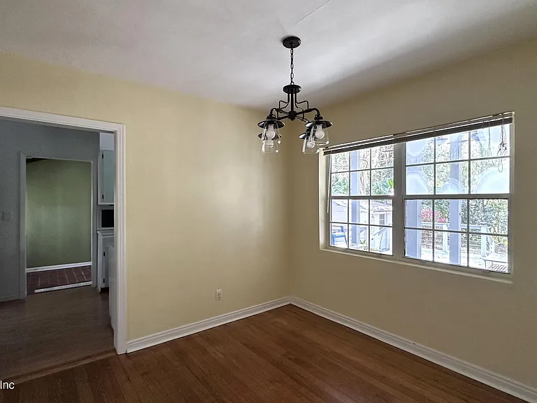 2836 Ionic Ave — Photo 6