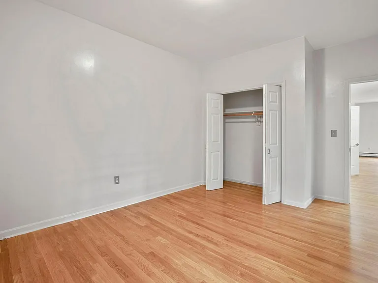 190 W 7th St #1 — Photo 13