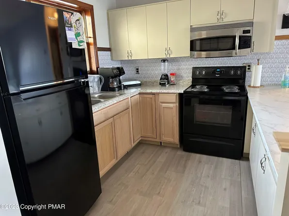 115 Foxfire Dr APT 203, Mount Pocono, PA 18344