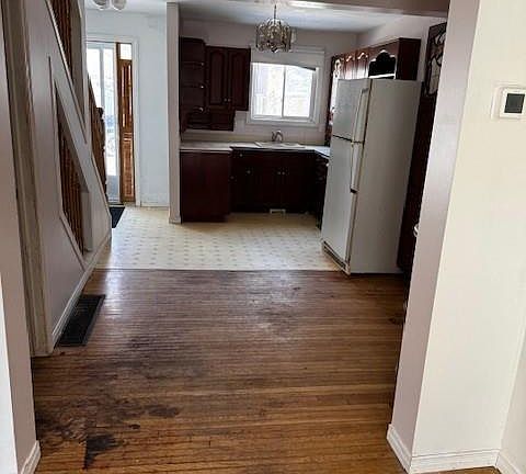 5th image of 316 E Bluevale St N #37