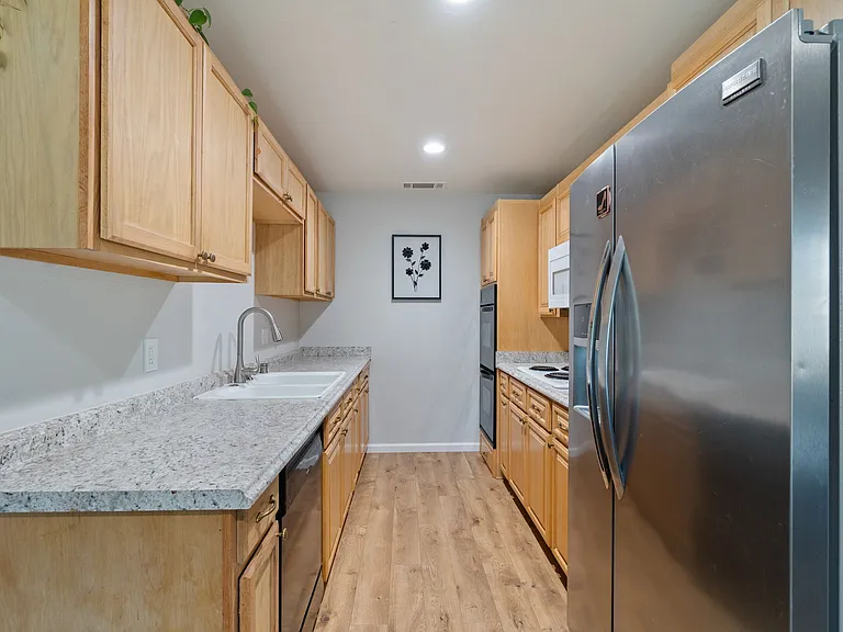 2384 Saturn Skyway — Photo 5