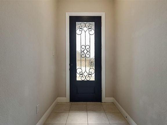 5th image of 520 Tanner Sq