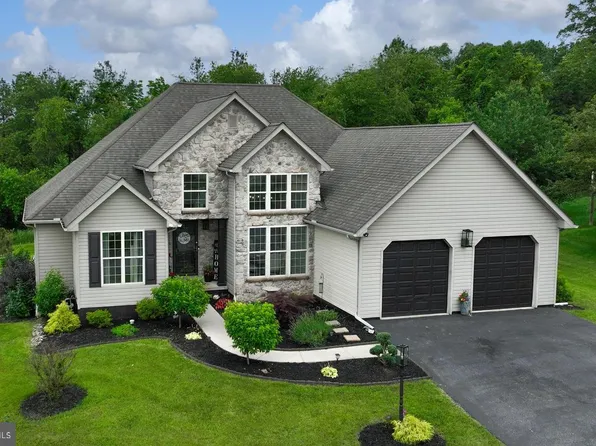 558 Monarch Dr, York, PA 17403