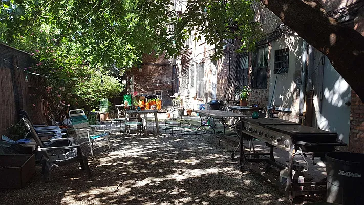 Rented by MCR Realty | media 16