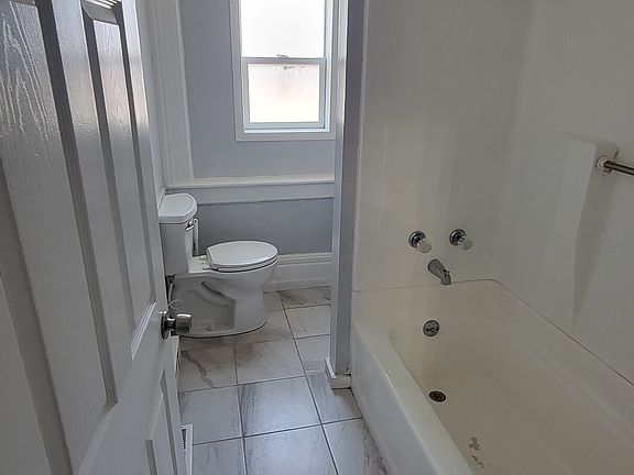 4th image of 283 W Delavan Ave #B