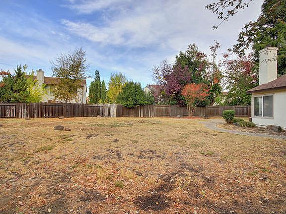 5th image of 231 Touchstone Pl