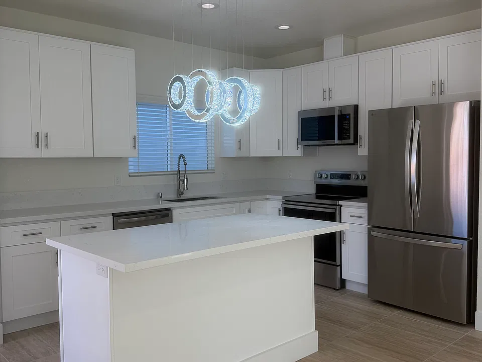 3065 Cabrillo Mesa Dr