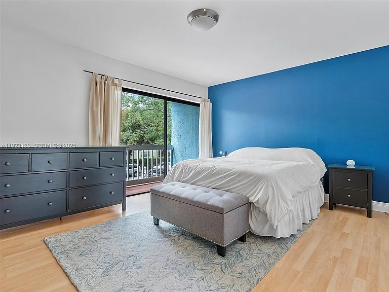 515 NE 38th St #10 — Photo 47