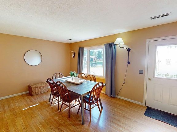 3rd image of 4349 N Beth Ln