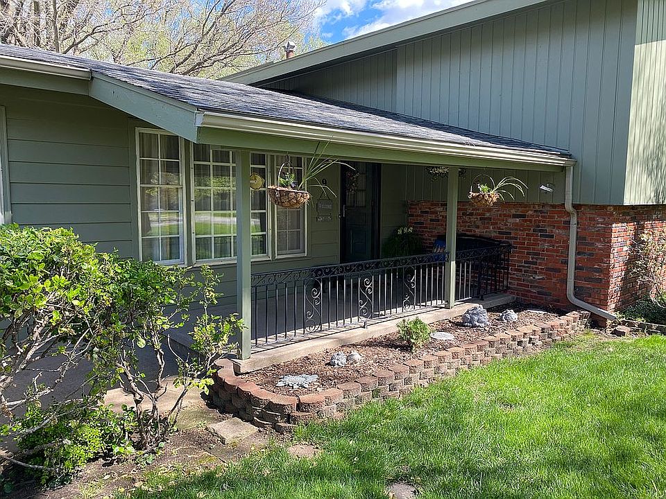 1st image of 9 Hillcrest Dr