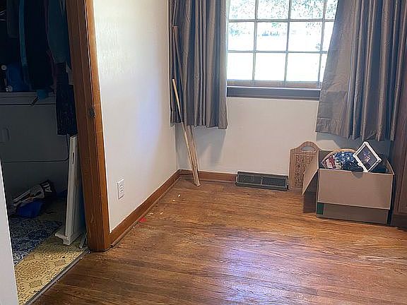 Dining room (open to kitchen