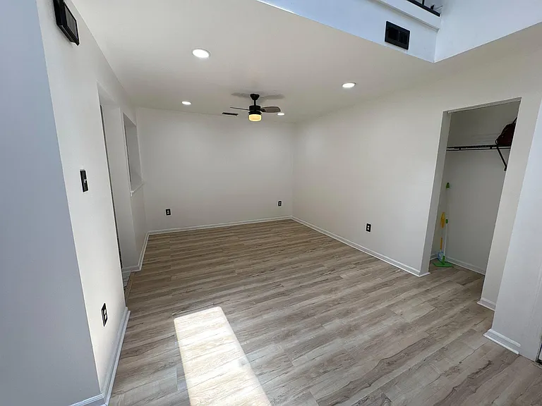 72304 Delaire Landing Rd #304 — Photo 10