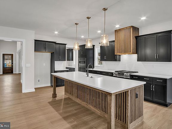 4th image of 309 Deerfield Ln
