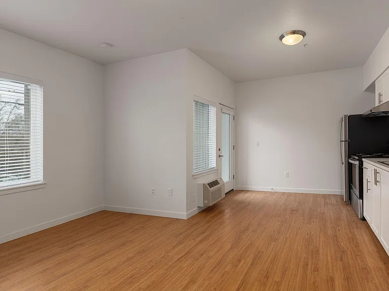 7550 N Lombard St — Photo 23